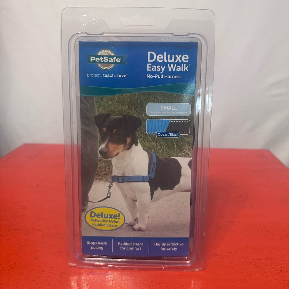 New in Box PetSafe Deluxe Easy Walk No-Pull Harness - Size Small - Ocean/Black